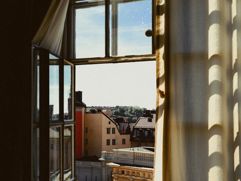 Fönster med utsikt över Stockholm